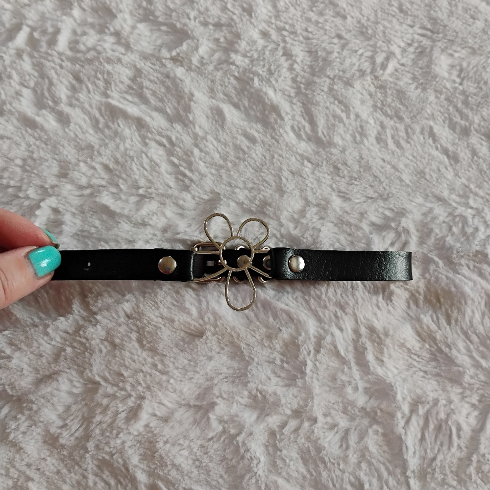 New Faux Leather Flower Choker Necklace